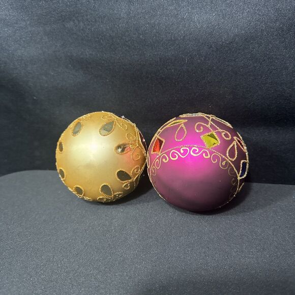 2 UNIQUE TREASURES COLLECTION LIMITED SERIES HAND CRAFTED ROUND GLASS ORNAMENT - Picture 9 of 9